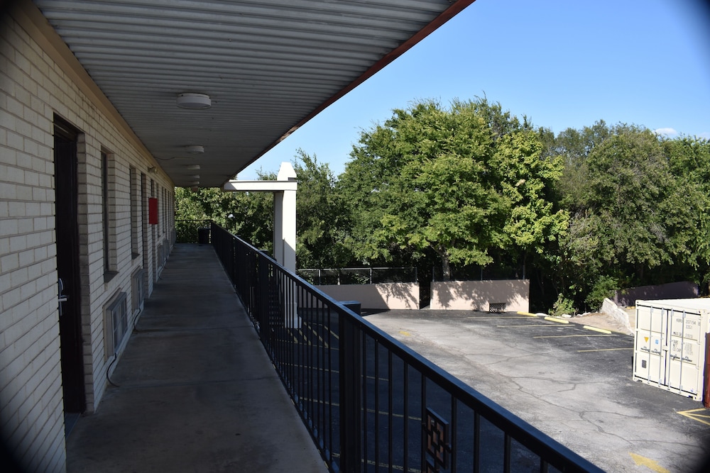 Super 8 by Wyndham Fredericksburg 8/51
