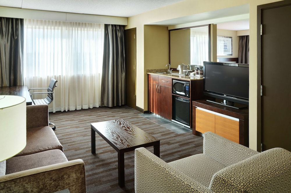Hilton Winnipeg Airport Suites 36/65