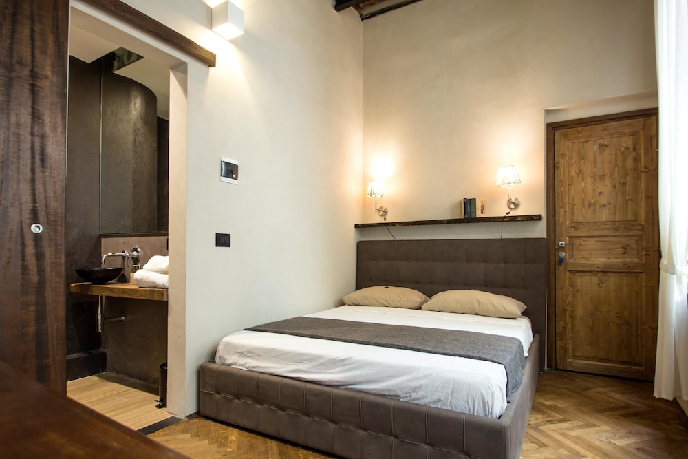 ROMANTIC, KING BED