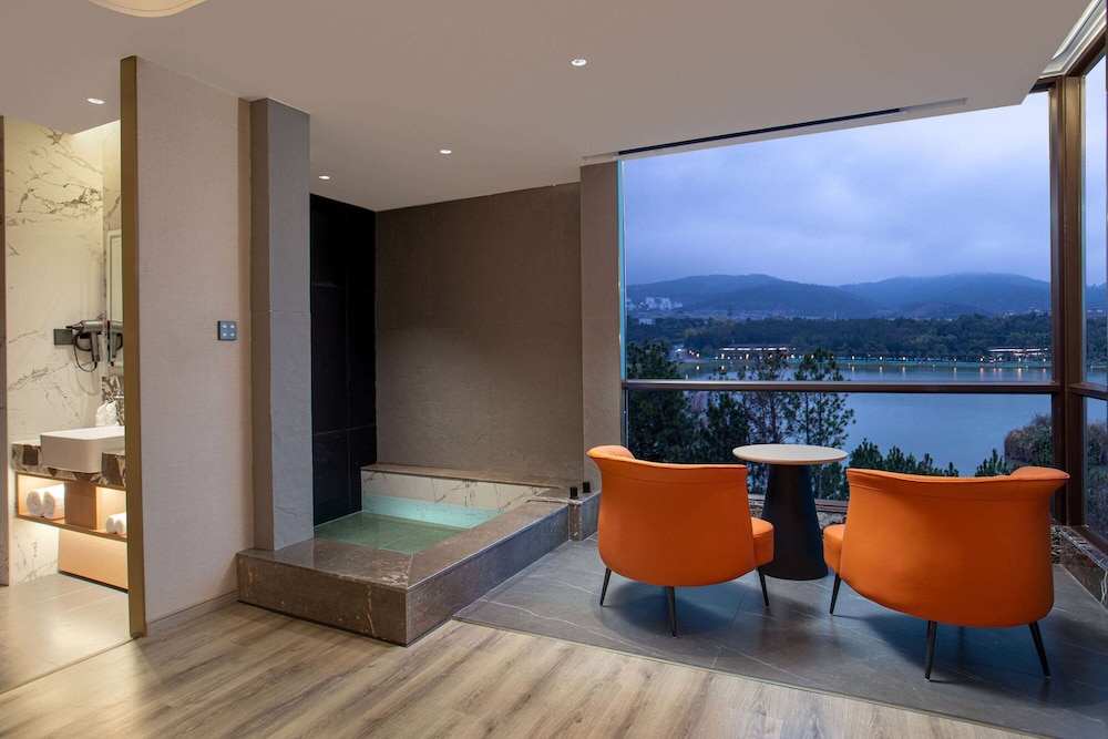 Hawthorn by Wyndham Honghe Mile Hot Spring 8/34