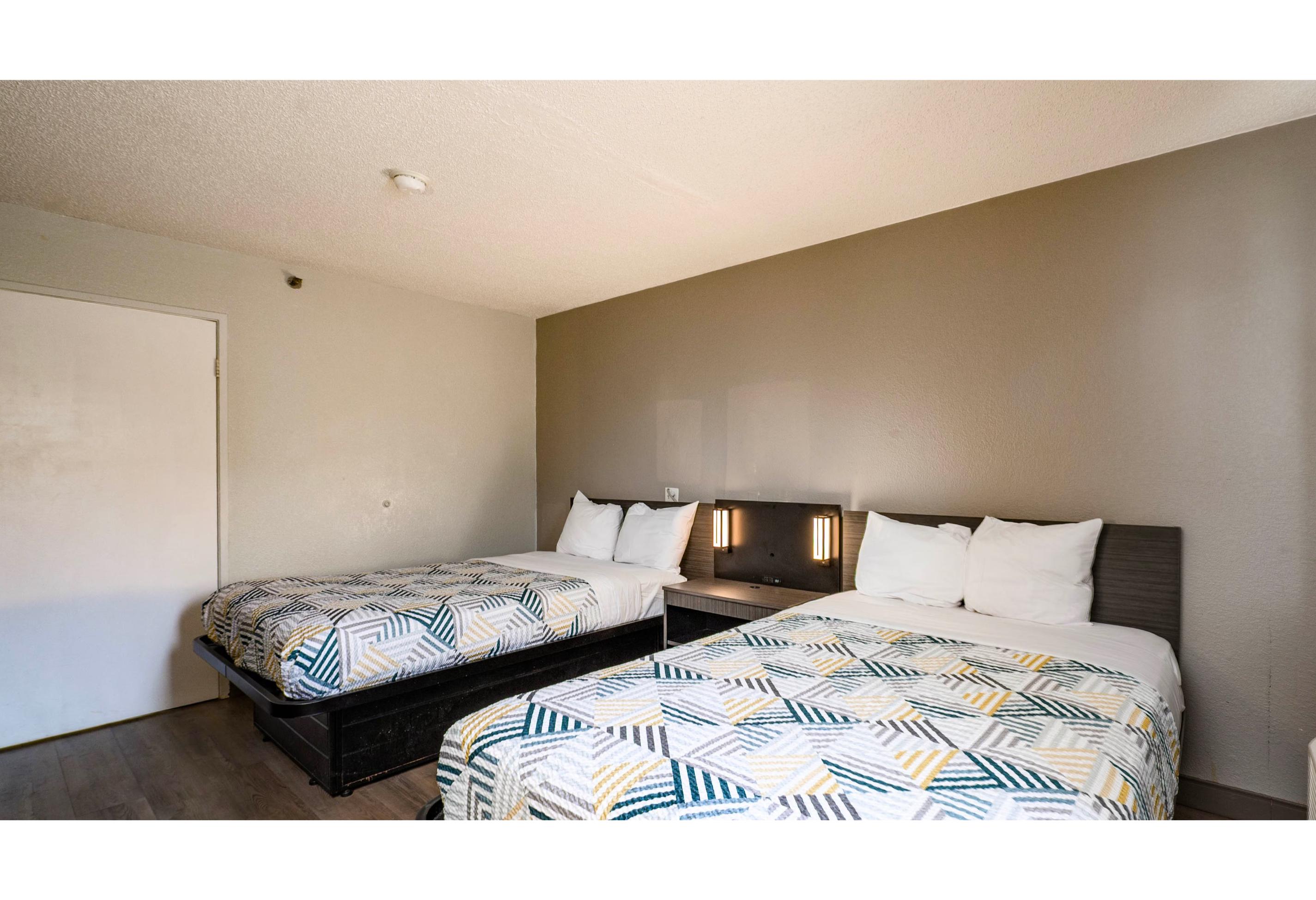 2 Full Beds - ADA/RI Shower/Micfridge، Motel6 Wethersfield, CT - Hartford 4/5