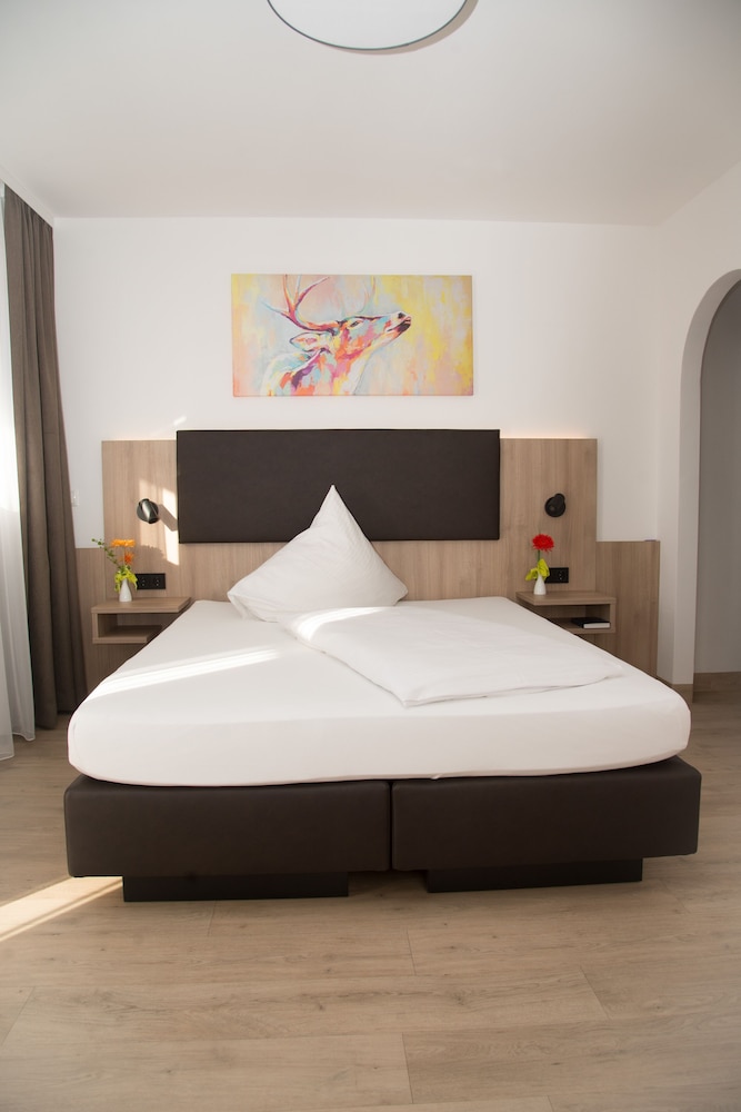 ROOM, SINGLE