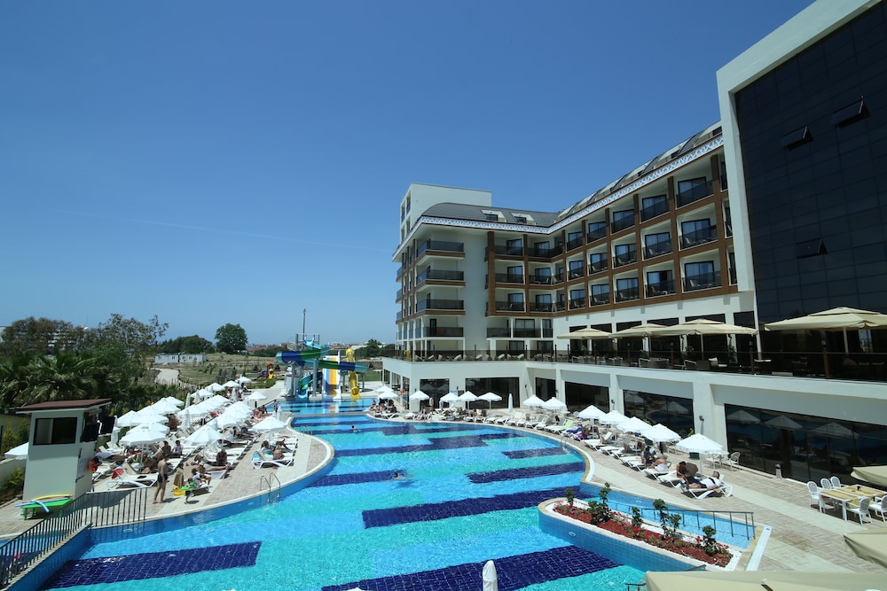 Glamour Resort Spa 65/70