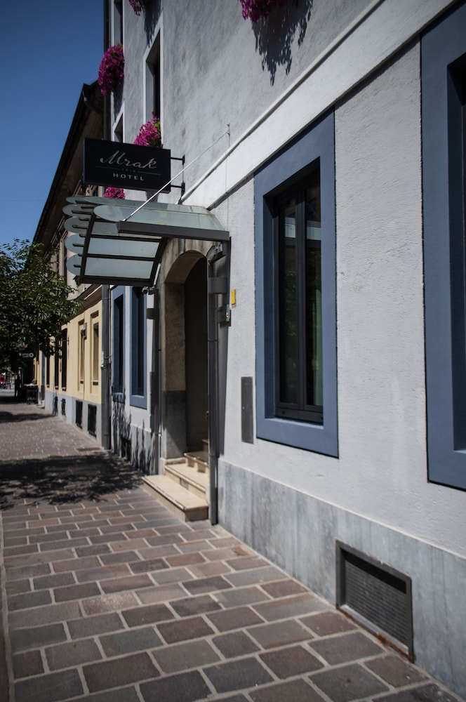 Hotel Mrak 85/94