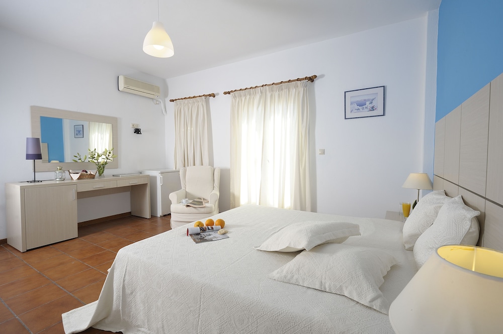 The Noverian Bios Santorini Boutique Hotel 35/78