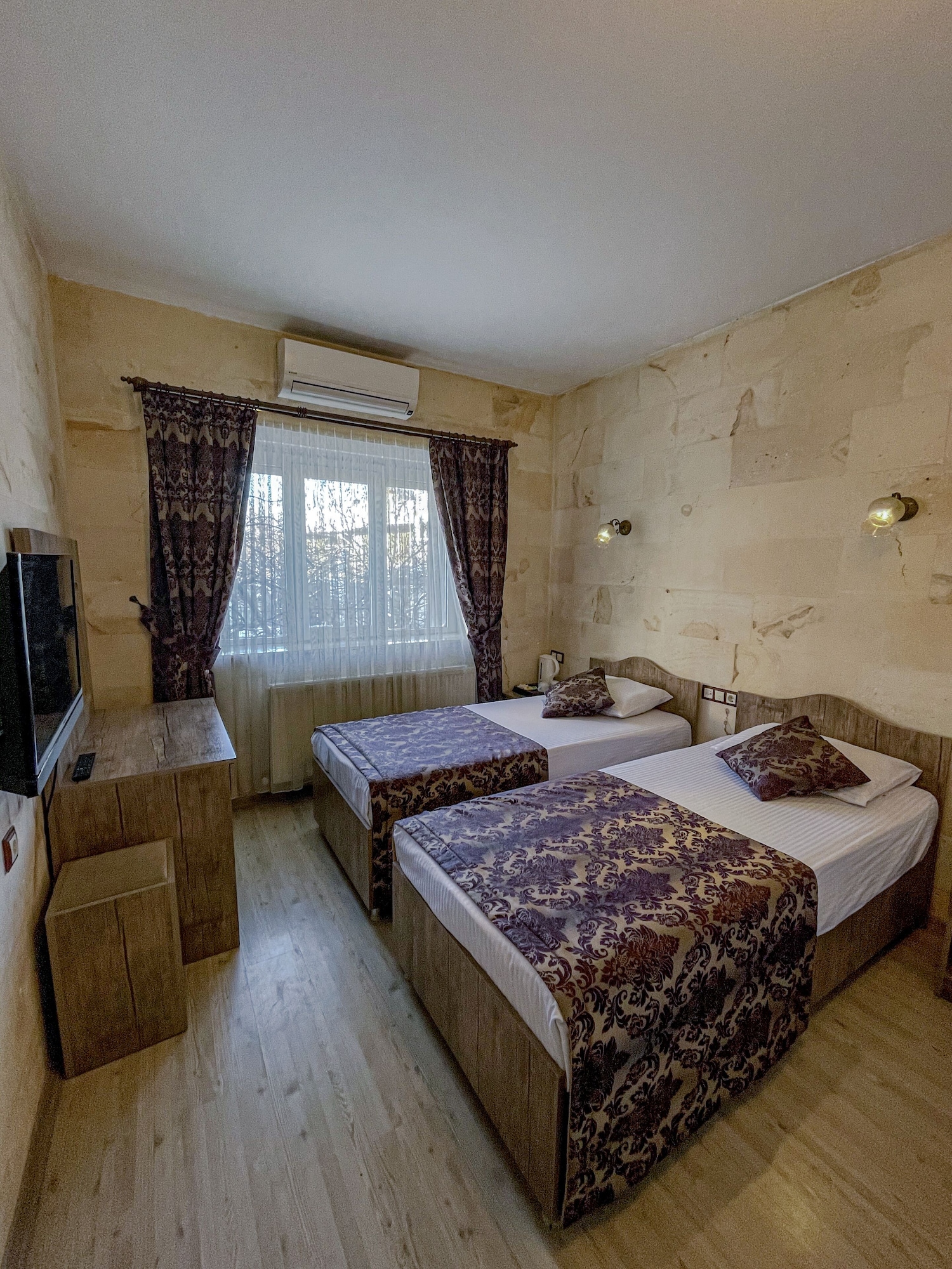 Economy, Twin Beds