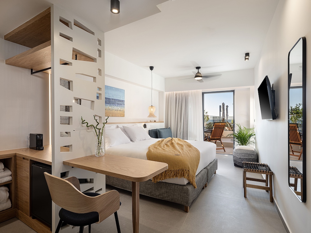 Calla Luxury Seafront Suites 11/50