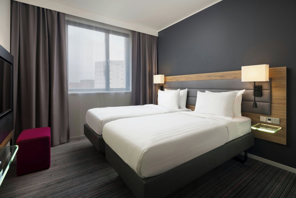 Room at Moxy Glasgow Merchant City, GLASGOW