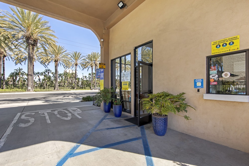 Anaheim Discovery Inn Suites 60/68