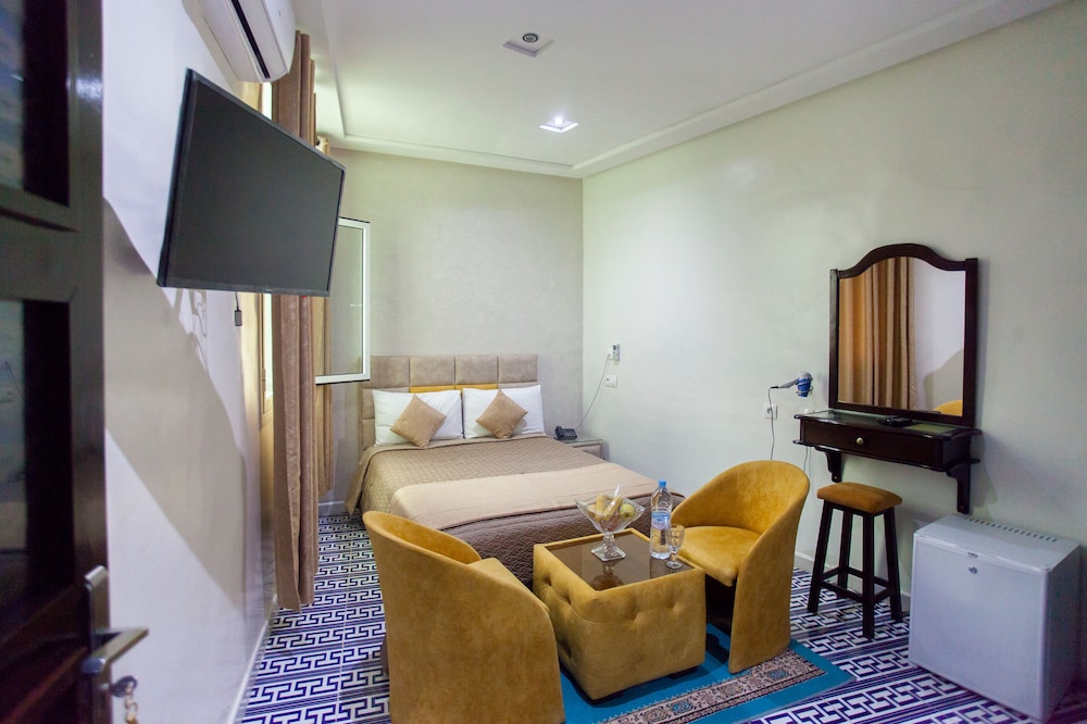 HOTEL MAMORA 36/72