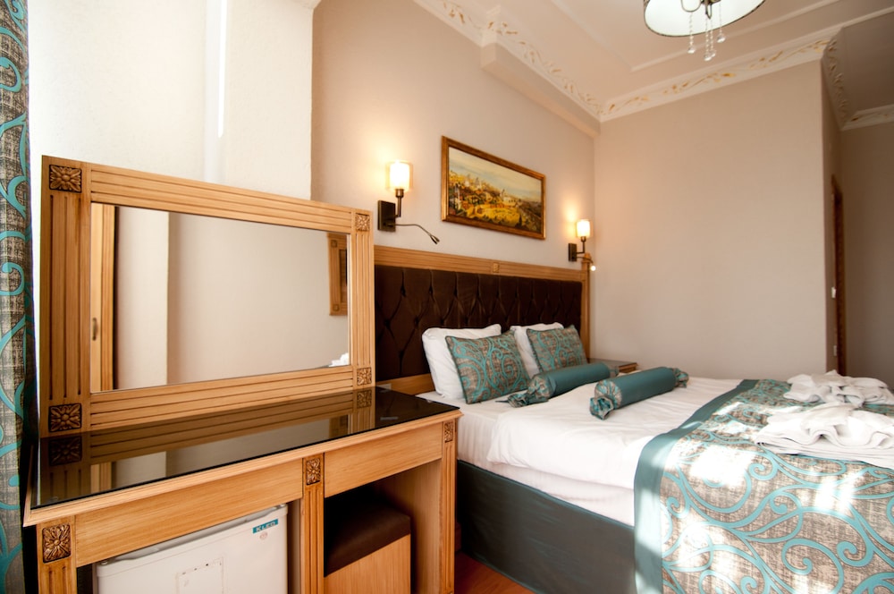 Blue Tuana Hotel 14/70