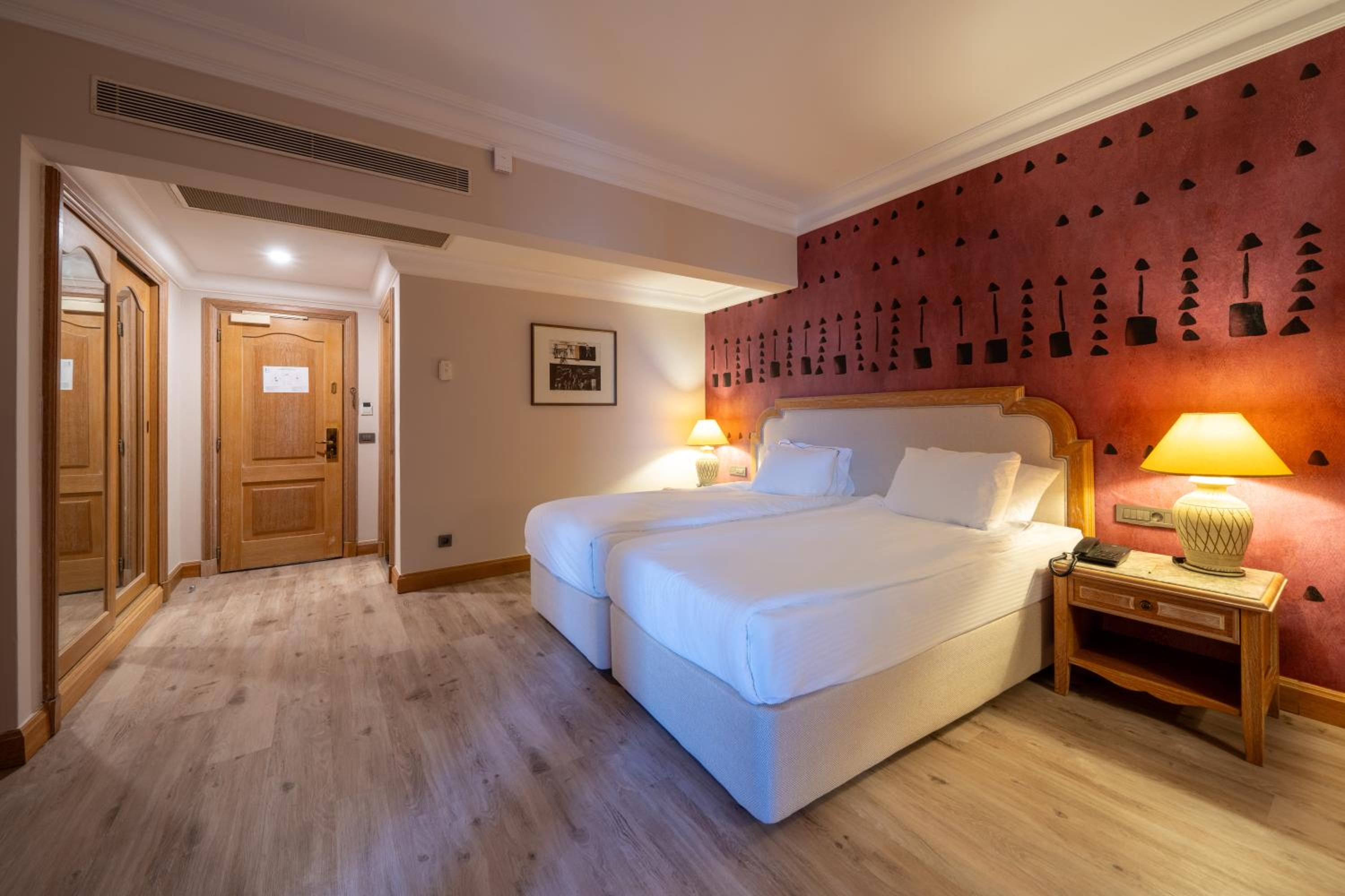 Standard, Double or Twin Bed, Lateral Side Sea View