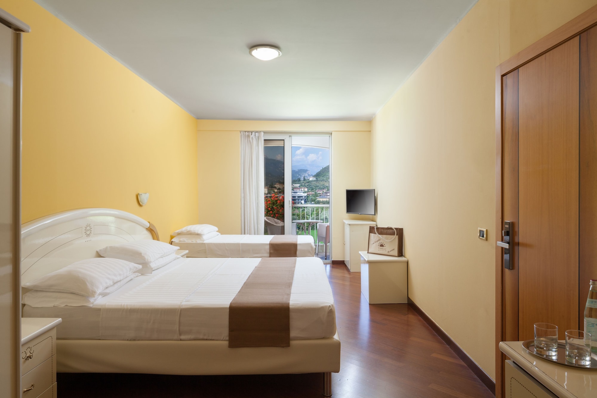 STANDARD, TRIPLE, BALCONY