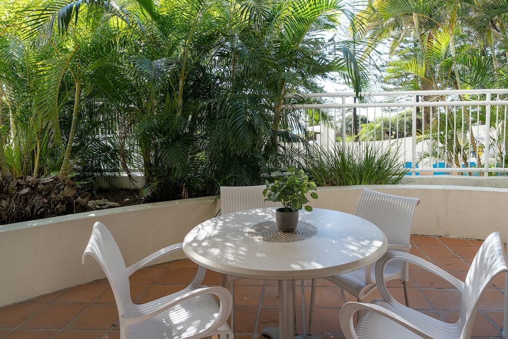 ULTIQA Burleigh Mediterranean Resort 50/65