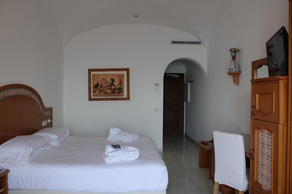 CLASSIC, DOUBLE BED, SEA VIEW, TERRACE