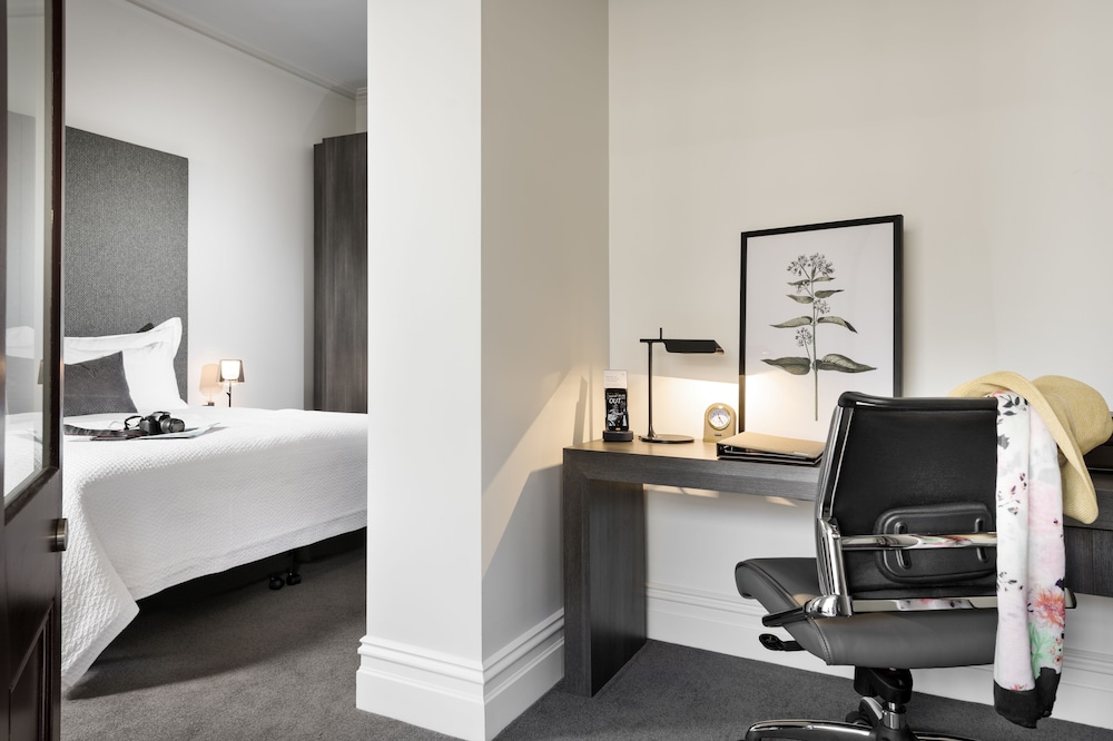 The Melbourne Hotel 54/69