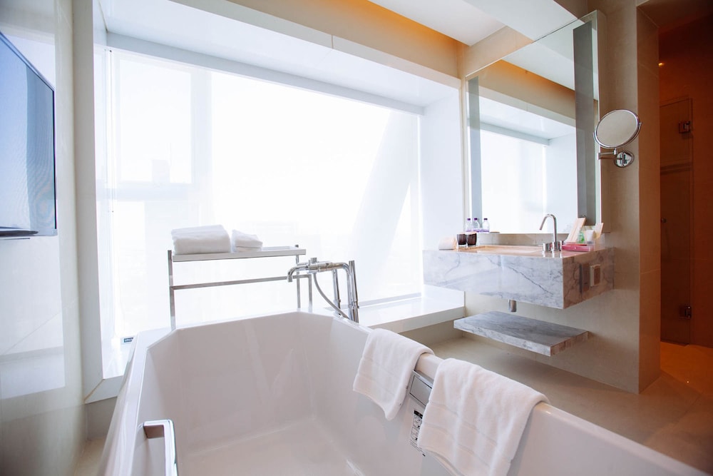 Mode Sathorn Hotel 72/73