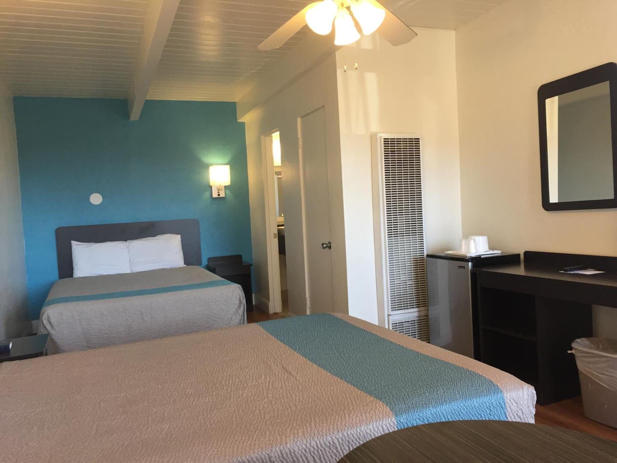 Deluxe, Suite, Multiple Beds, Partial Ocean View