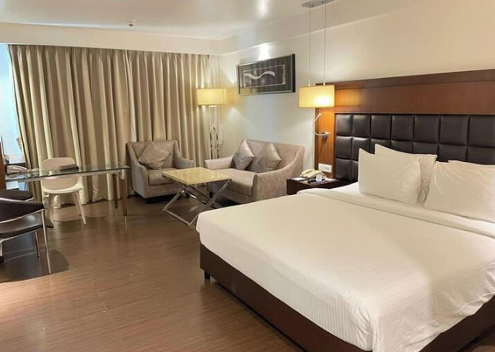 PARADIGM SAROVAR PORTICO 3/21