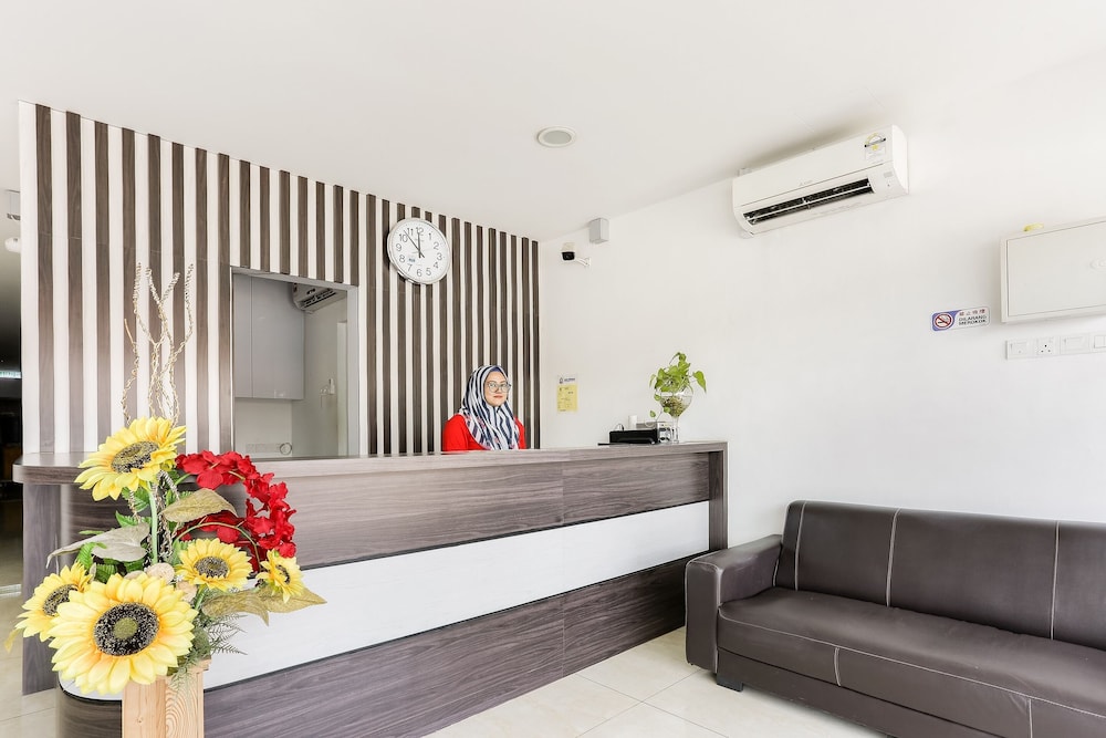OYO 89495 Rich Hotel 1/17
