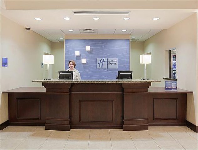 Holiday Inn Express Hotel Clovis Fresno 8/76