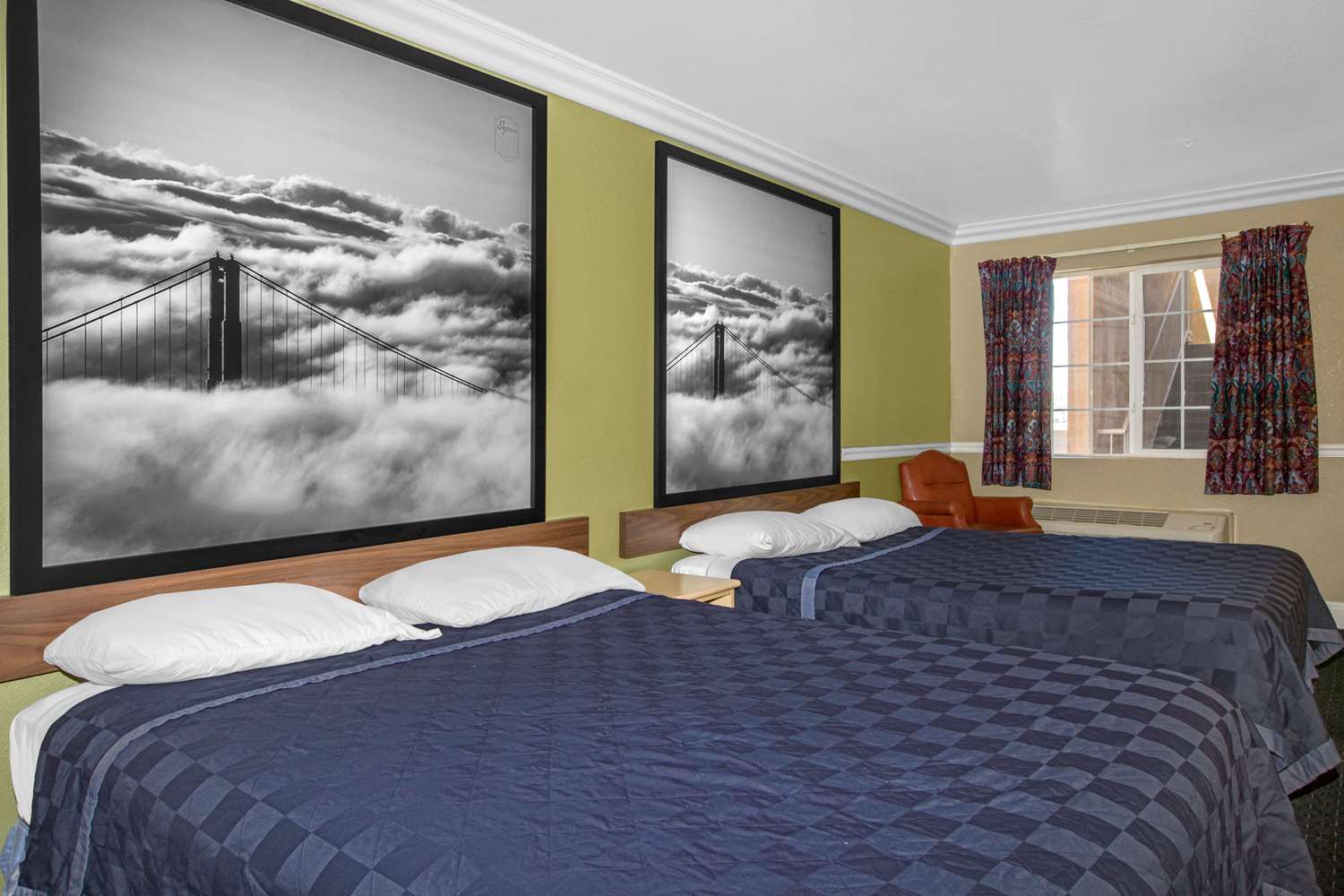 Super 8 By Wyndham Hayward Downtown 2/8