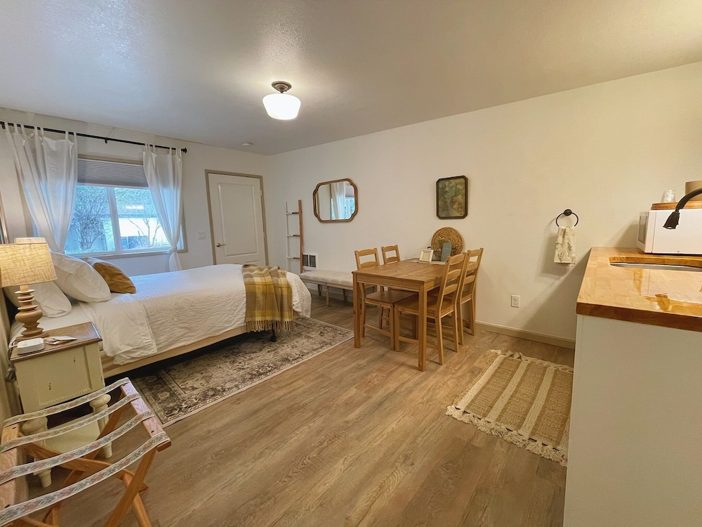 Emerald Valley Inn 30/74