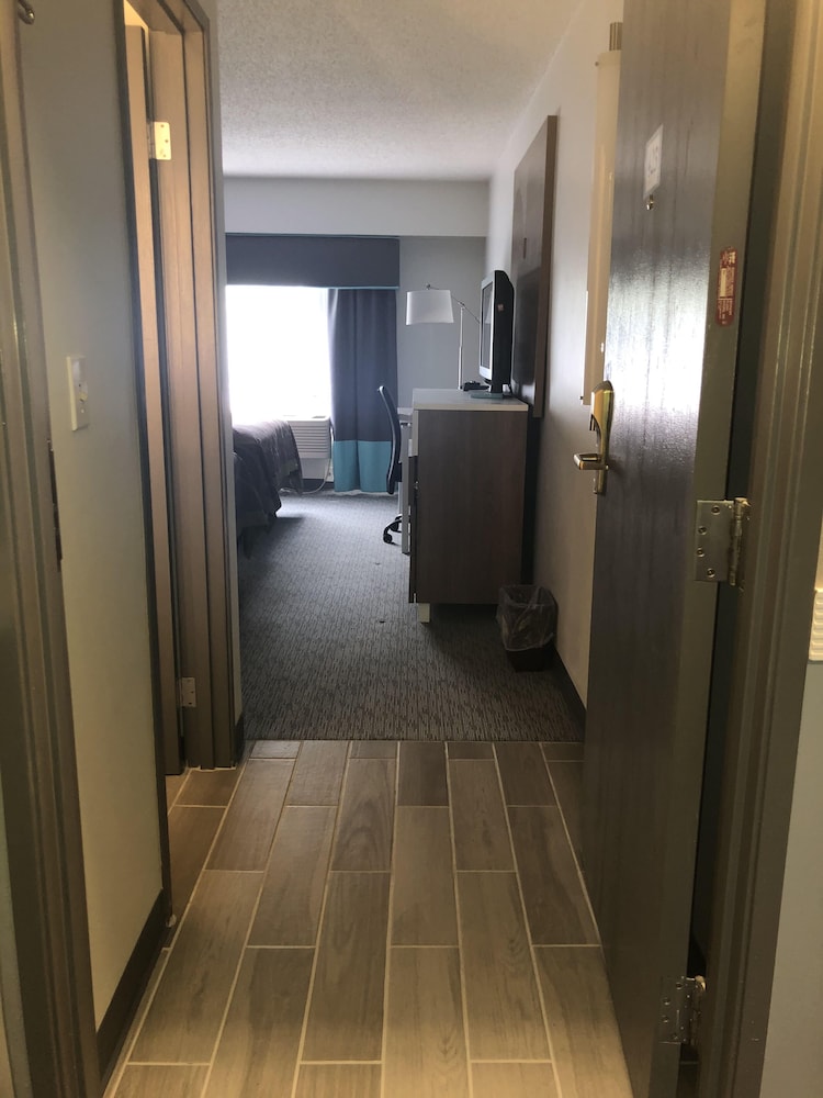 Super 8 By Wyndham Manchester Airport 5/35