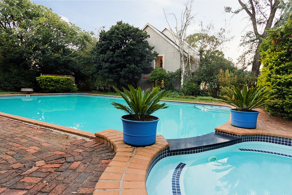 OR Tambo Guest House 39/49