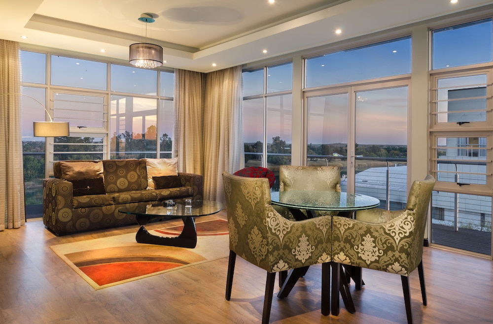 The Oasis Hotel 30/44