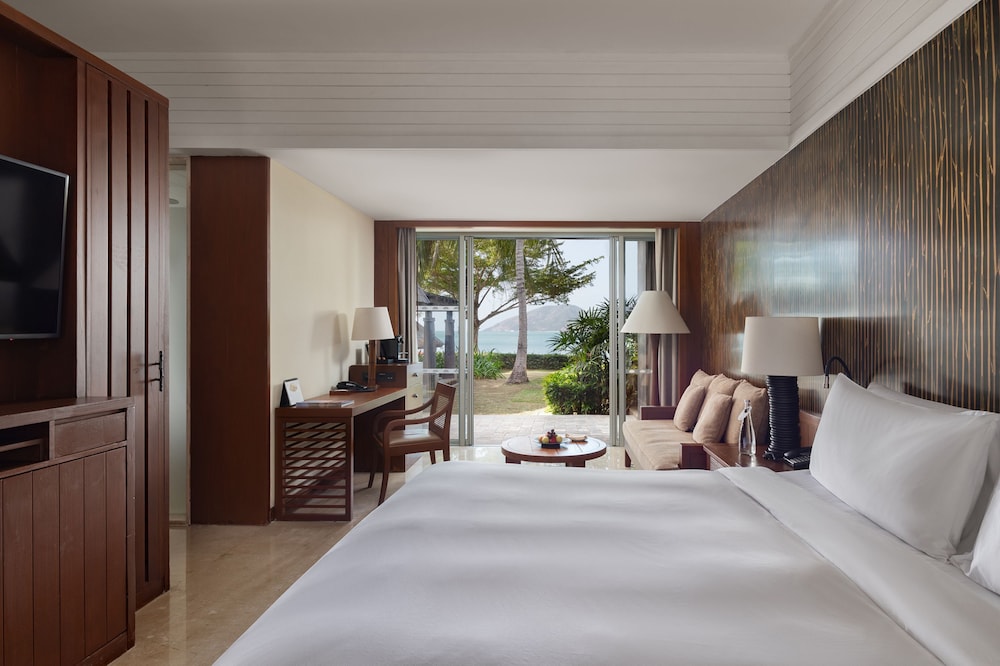Pavilion, King Bed, Ocean Front, Plunge Pool