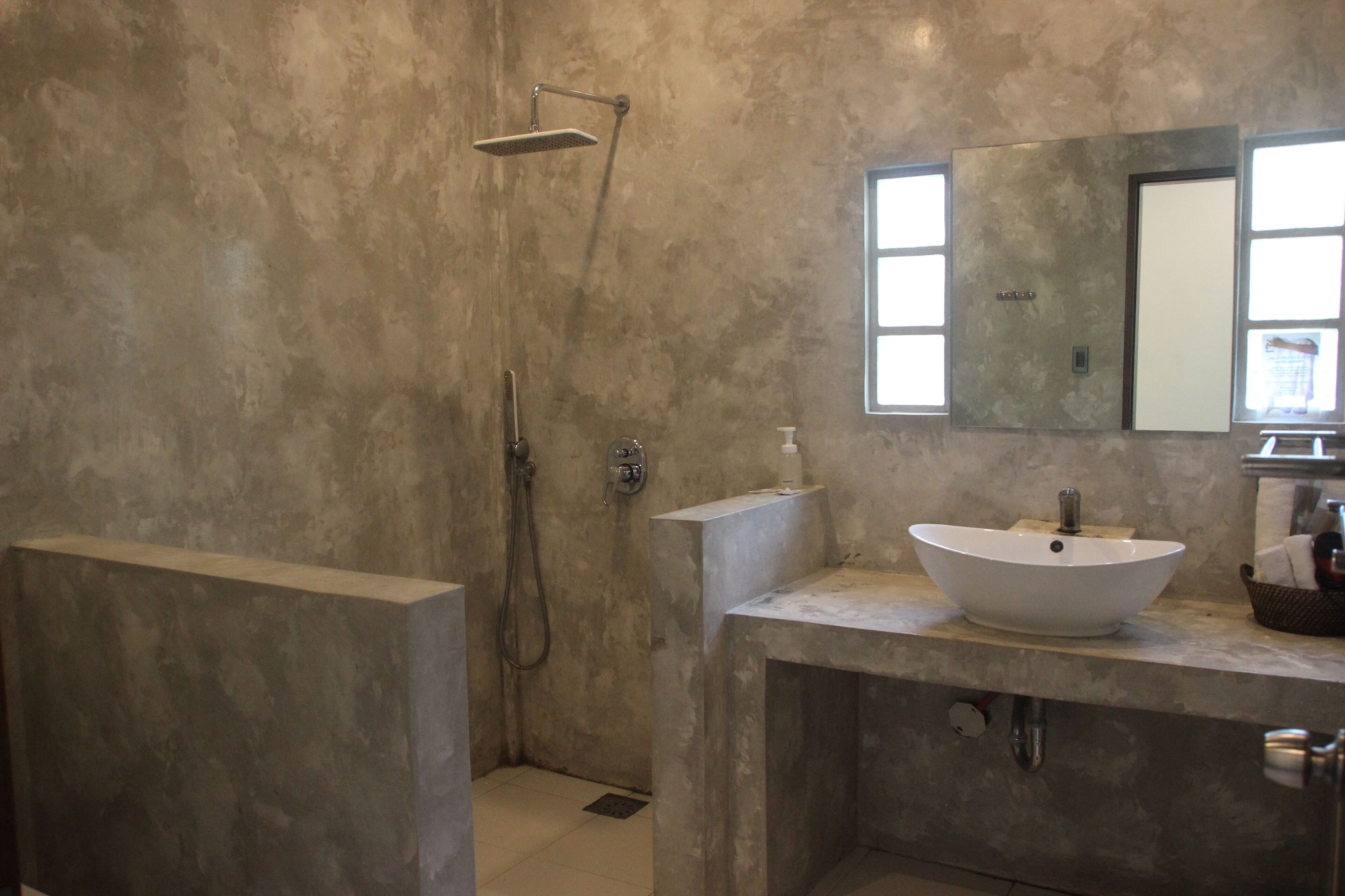 غرفة عائلية ركنية بسرير كينج بشرفة مع أريكة، Amihan Resort 4/5