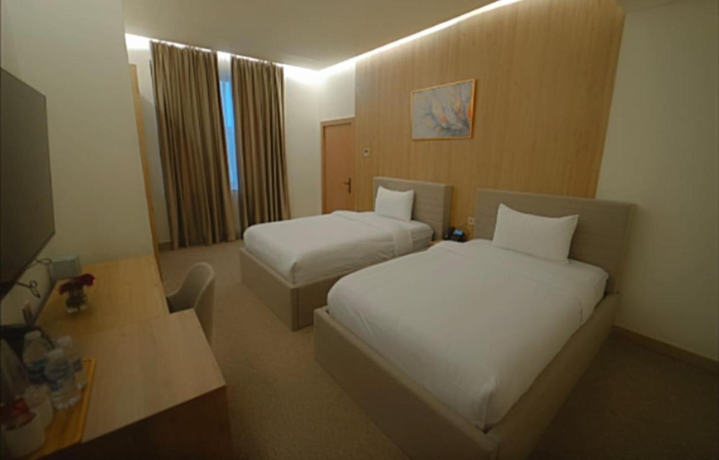 BAZ Hotel 30/73