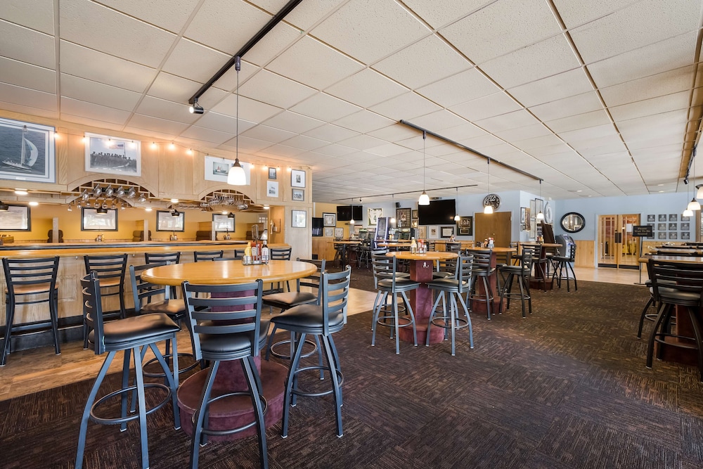Riverfront Inn Marinette 36/43