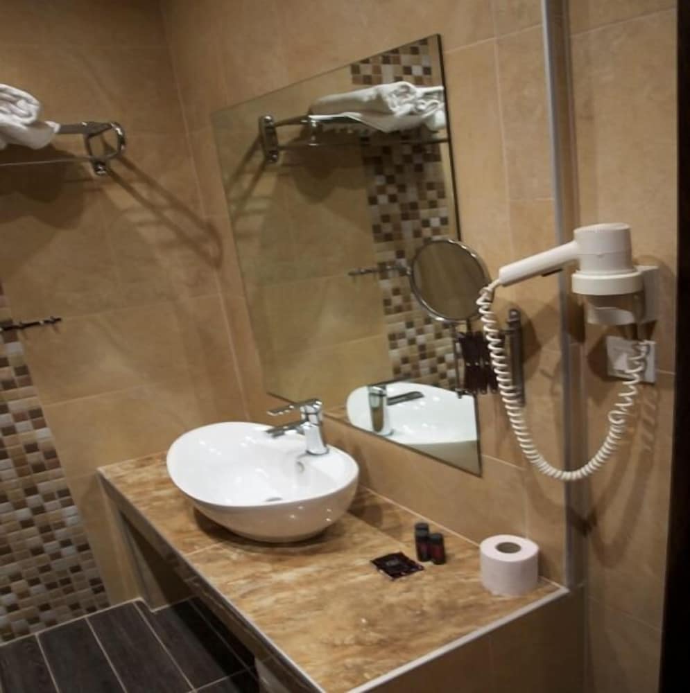 Fanari Hotel 36/40