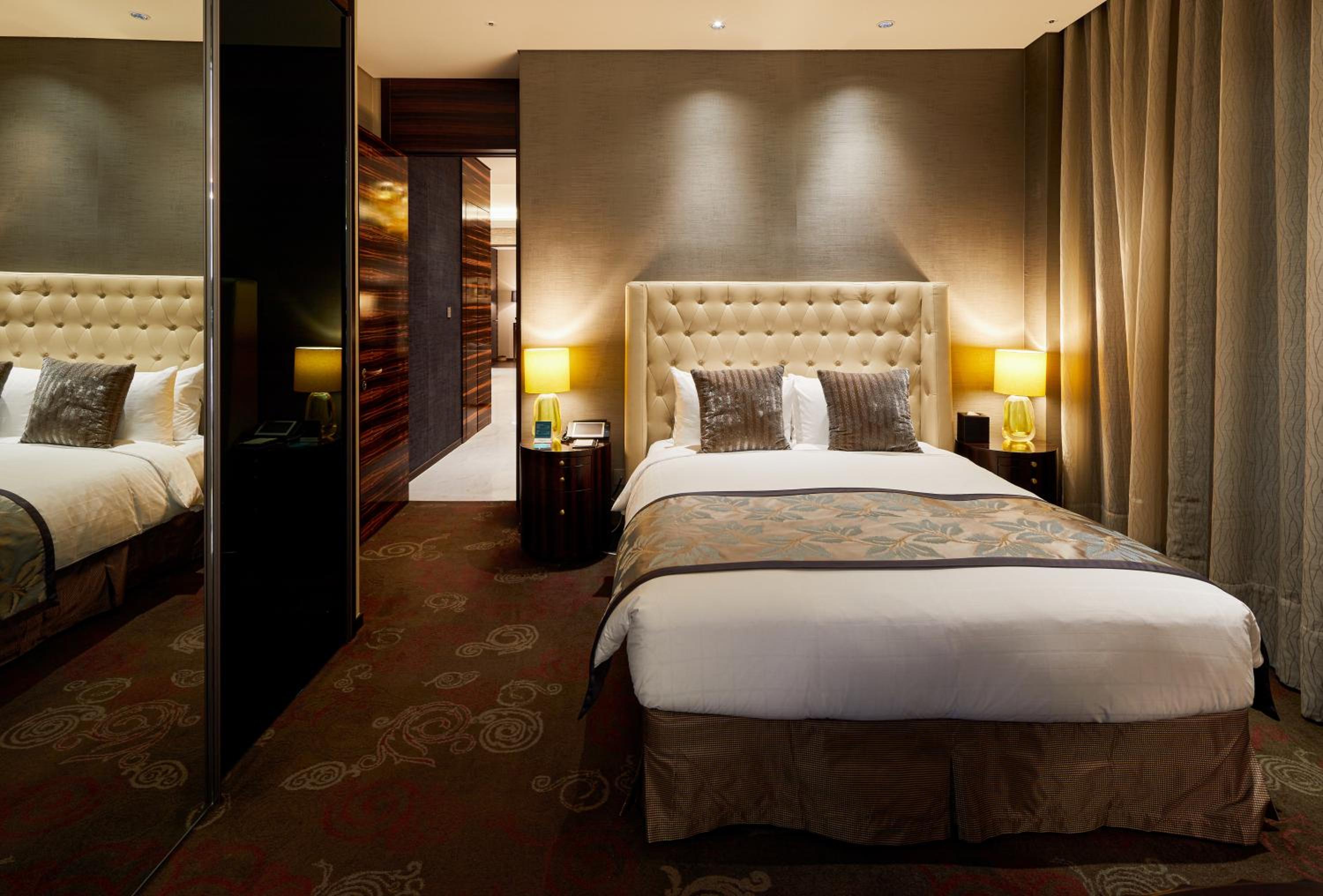4 BEDROOMS, SUITE