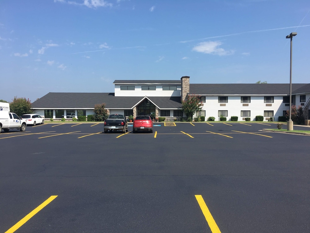 Regency Inn And Suites 42/51