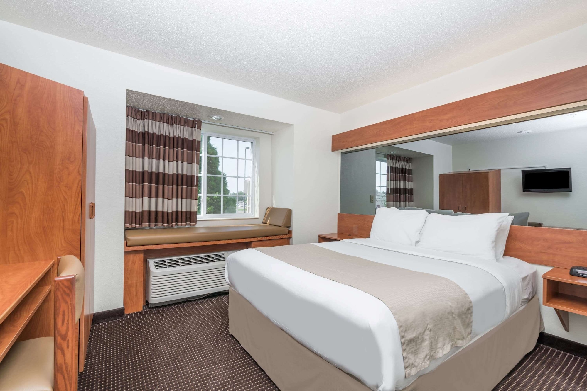 Efficiency, Queen Bed
