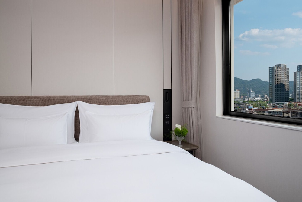 BYLAND WORLD HOTEL 10/50