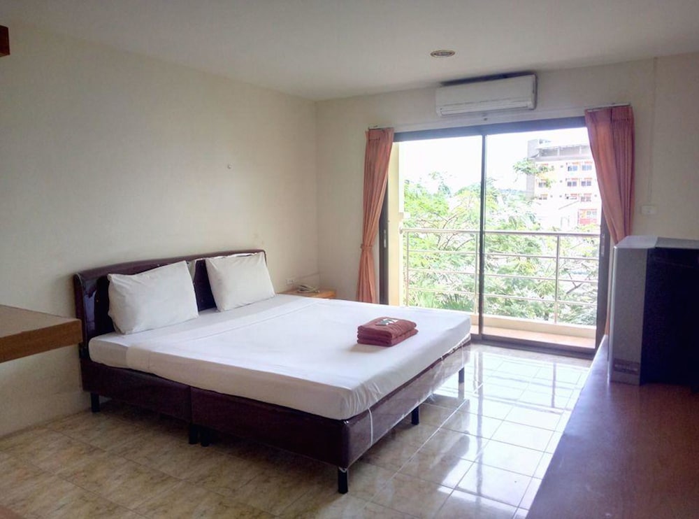 Pearl Place Hotel 10/48
