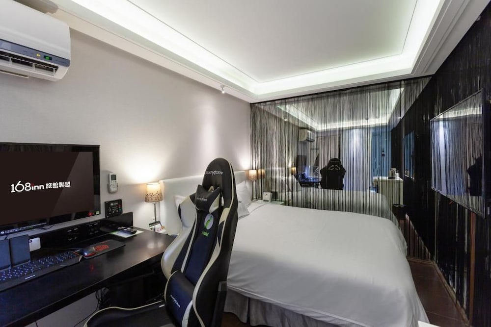 I Hotel 25/30