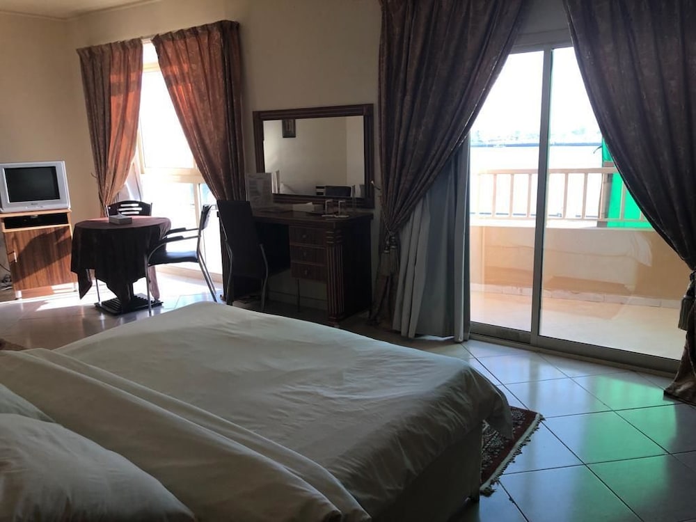 BUSINESS, KING BED