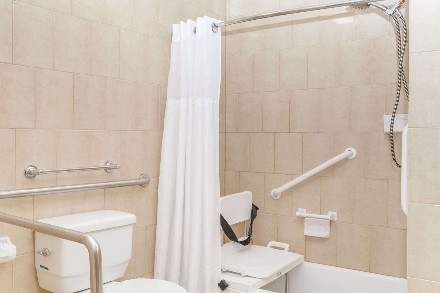 Travelodge By Wyndham Sylmar Ca 10/11