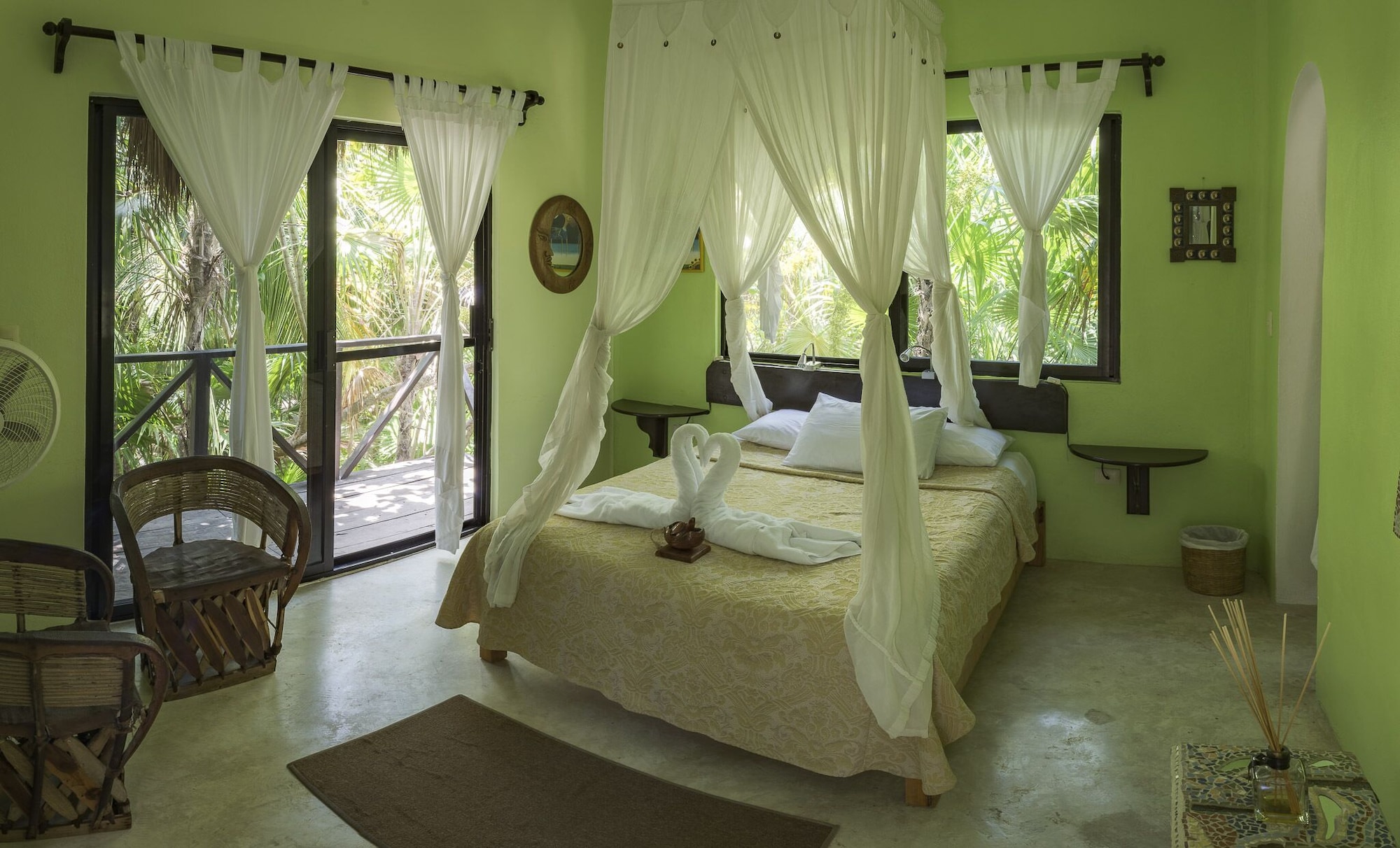 Garden, Queen Bed