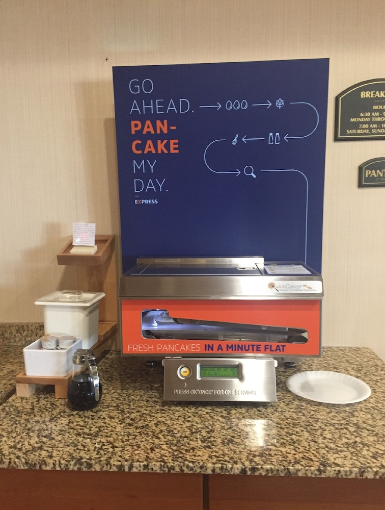 Holiday Inn Express Suites Howell 26/51