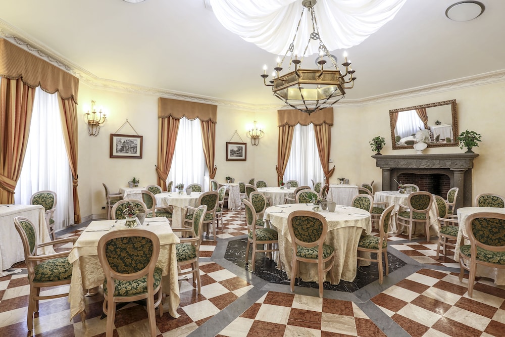 Villa Tuscolana Park Hotel 70/77