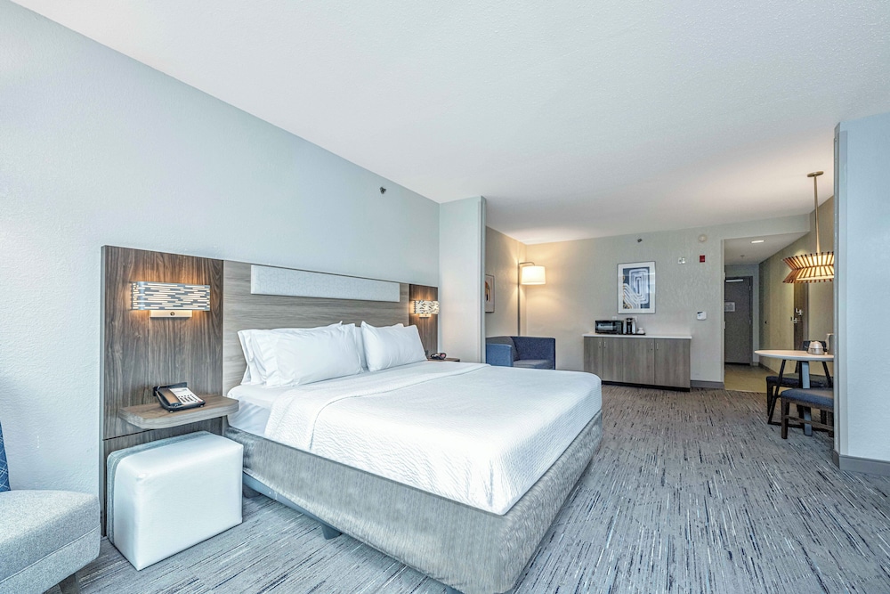 Holiday Inn Express Hotel And Suites Charleston Arpt Conv Ctr Area 24/67