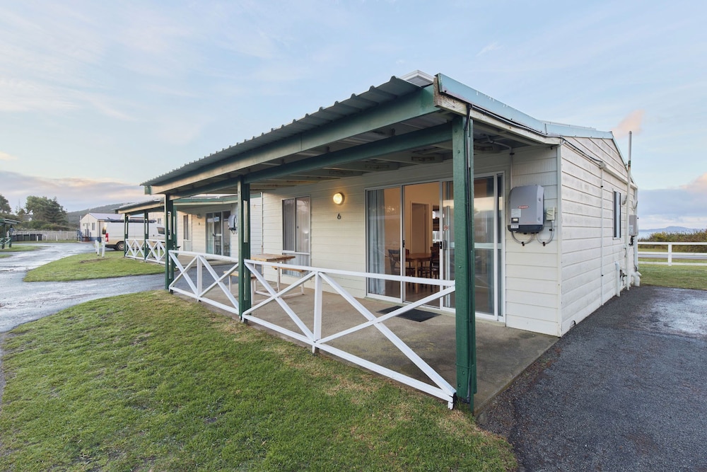 Acclaim Rose Gardens Beachside Holiday Park 2/50