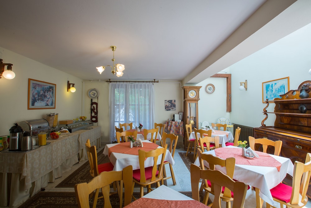 Helios Hotel Pension 51/73