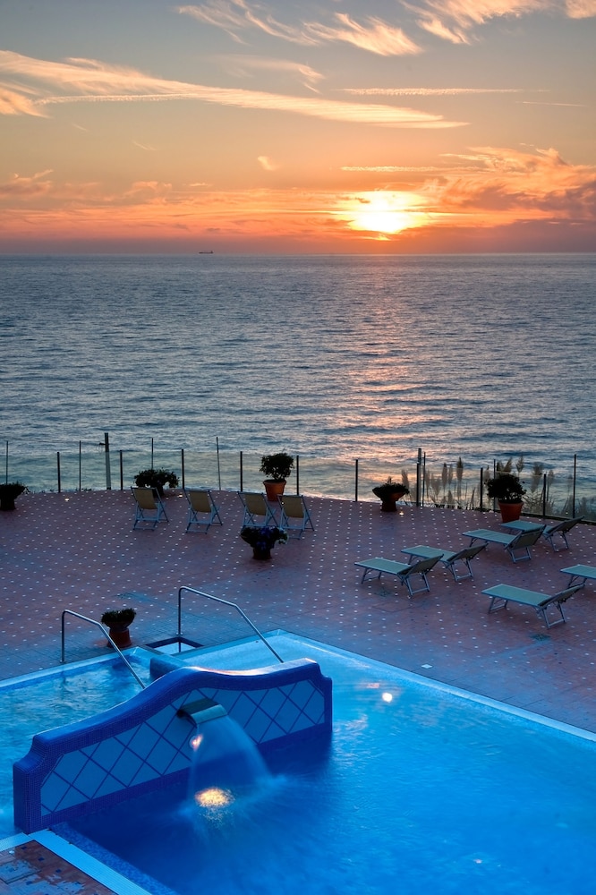 Albatros Hotel 15/50